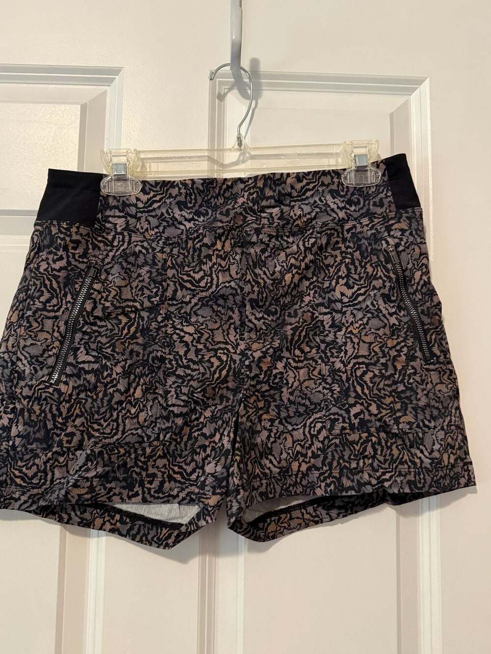 Athleta Trekkie North Shorts Size 10 Kinetic Abstract Ripstop Hiking Outdoor